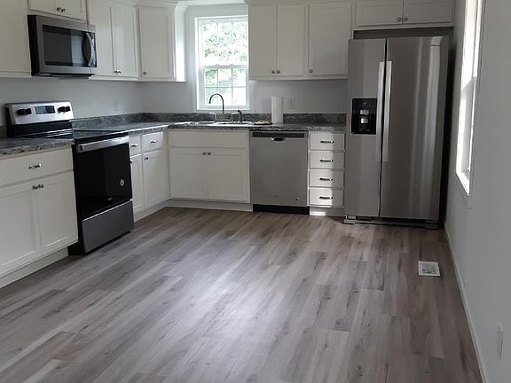 4th image of 27195 Circle Dr