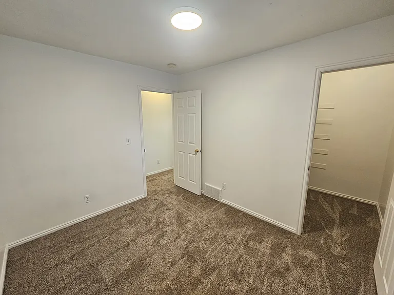 121 W 100 N — Photo 20