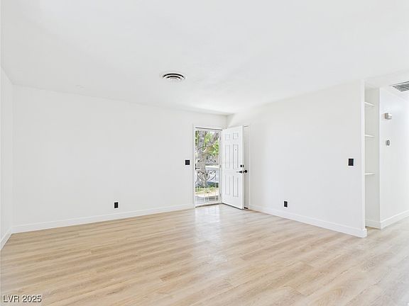 5th image of 3654 Villa Knolls South Dr