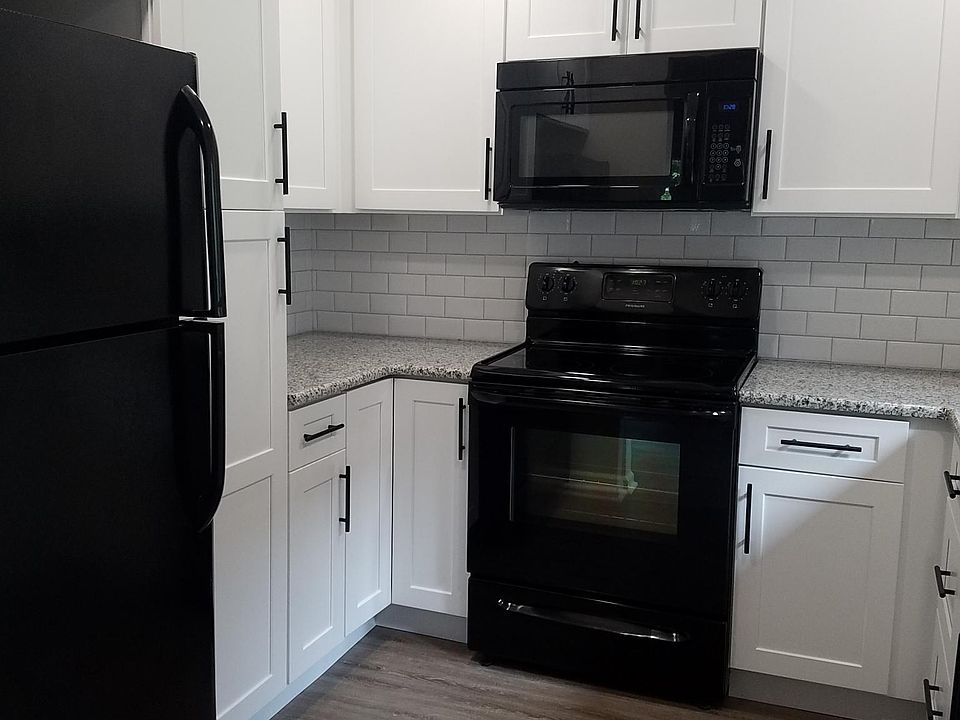 Kitchen with Granite