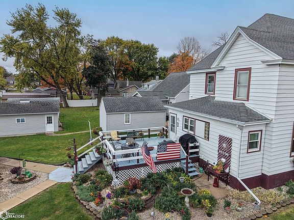 4th image of 622 Avenue