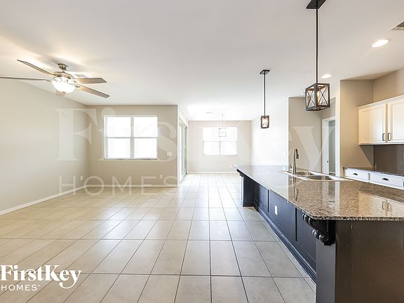 3rd image of 10129 W Southgate Ave