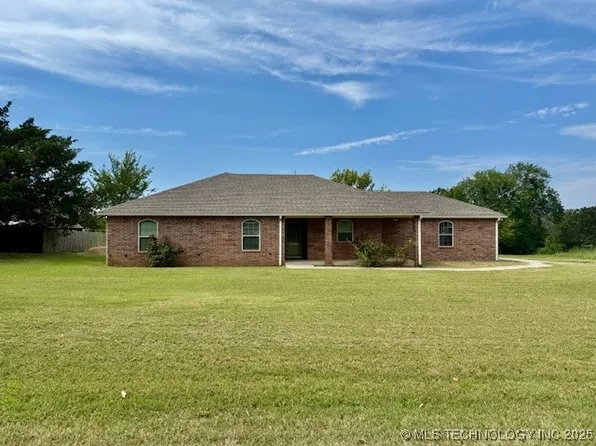 61 Tanglewood Ct, Lone Grove, OK 73443