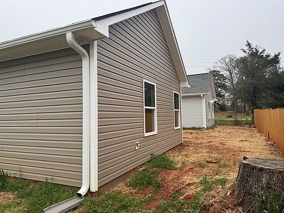 5th image of 701 Delia St #B