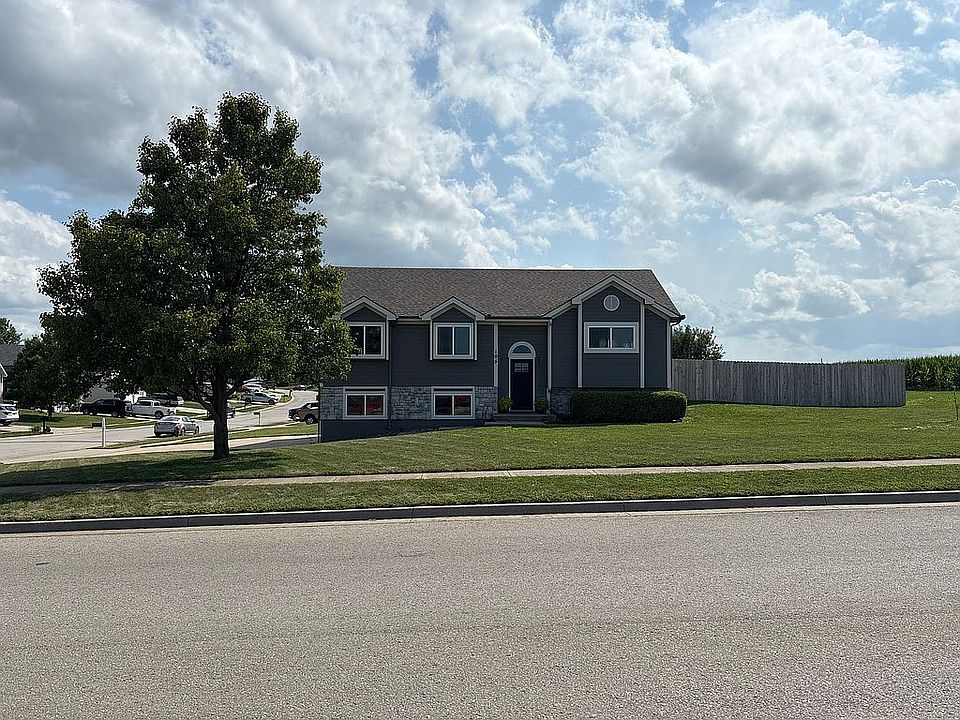 1st image of 105 Lake Meadows Dr
