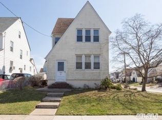 94 Munro Blvd, Valley Stream, NY 11581