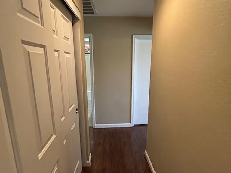 1896 N Matthew Ave — Photo 11