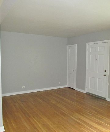 2nd image of 425 Bryn Mawr Dr