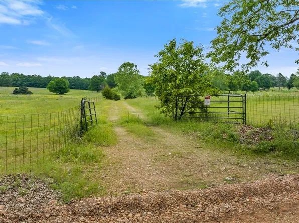 10906 Bluebird Rd, Gravette, AR 72736