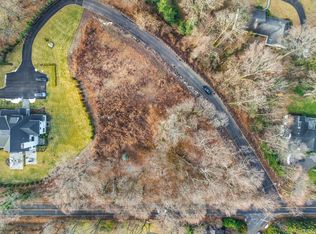 36 Cow Neck Rd, Port Washington, NY 11050