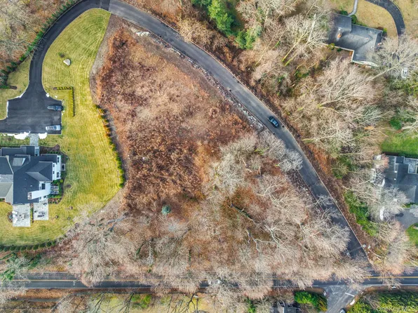 36 Cow Neck Road, Sands Point, NY 11050