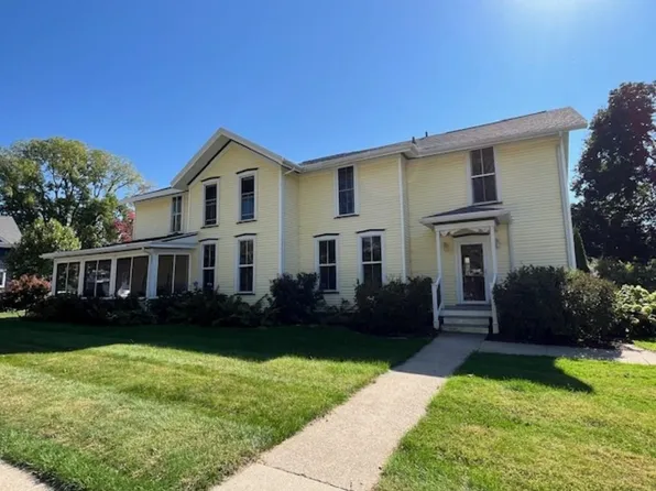 604 S Grove St, Ripon, WI 54971