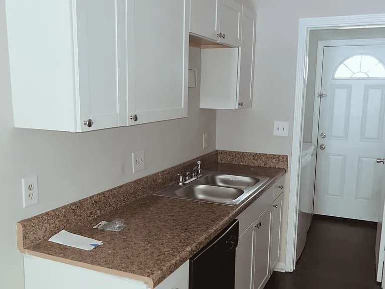 Town Square Apartments — Photo 3