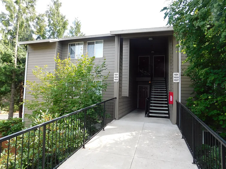 Town Center Heights Apartments — Photo 14