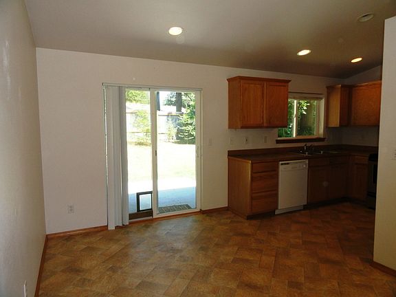 5th image of 22 Cypress Ln