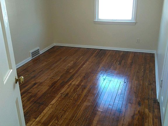 4th image of 1640 E 243rd St