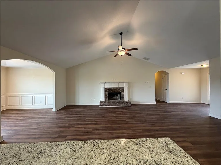 2125 Savannah Dr — Photo 7
