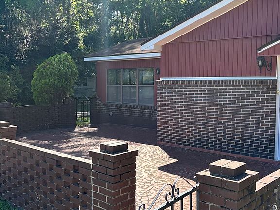 2nd image of 829 Olmstead Dr