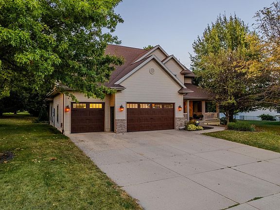 2nd image of 2921 Wellington Dr