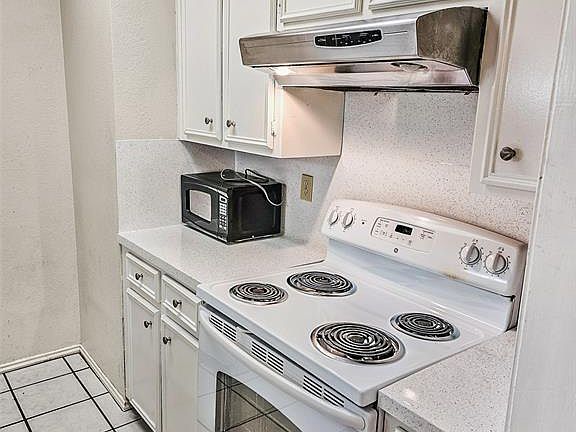 3rd image of 2706 Salado St APT 303