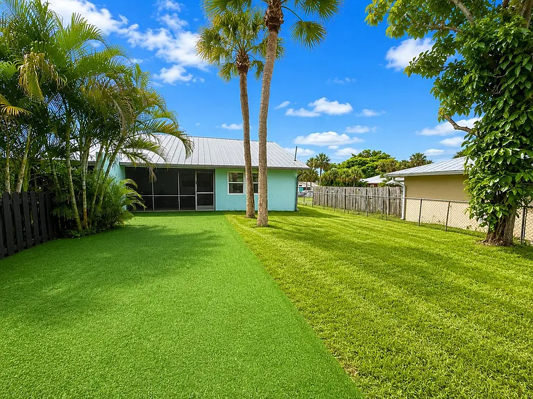 2132 Pelican Ter — Photo 11