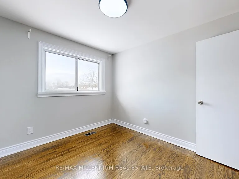 80 Rainier Sq #UPPER — Photo 32