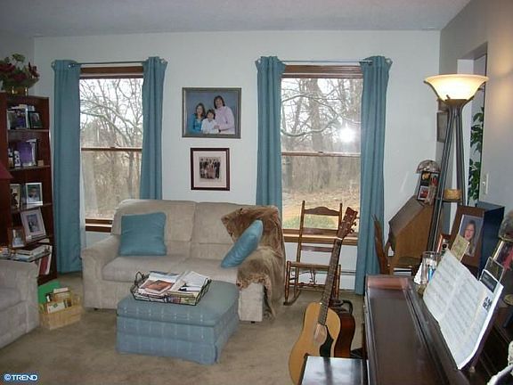3rd image of 25 Heathwood Ln