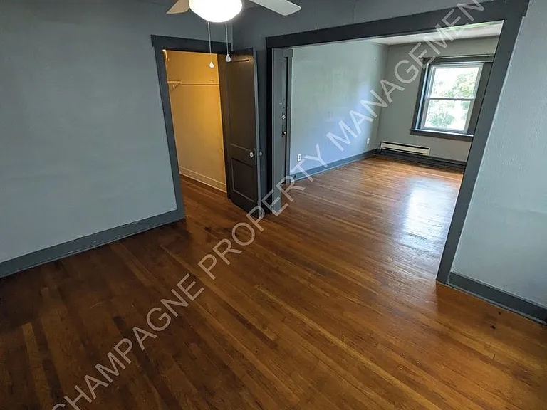 1123-1125 W 40th St — Photo 6