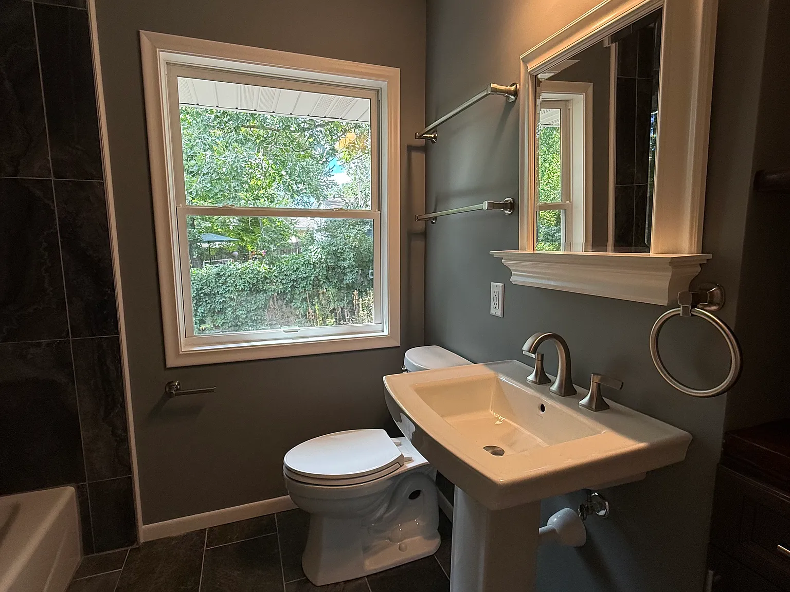 5 bed, 2100 sqft, $3,000 — Photo 3