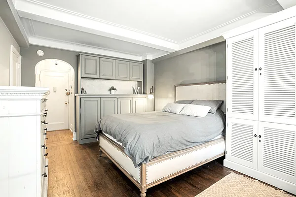 Sold by Douglas Elliman | media 10