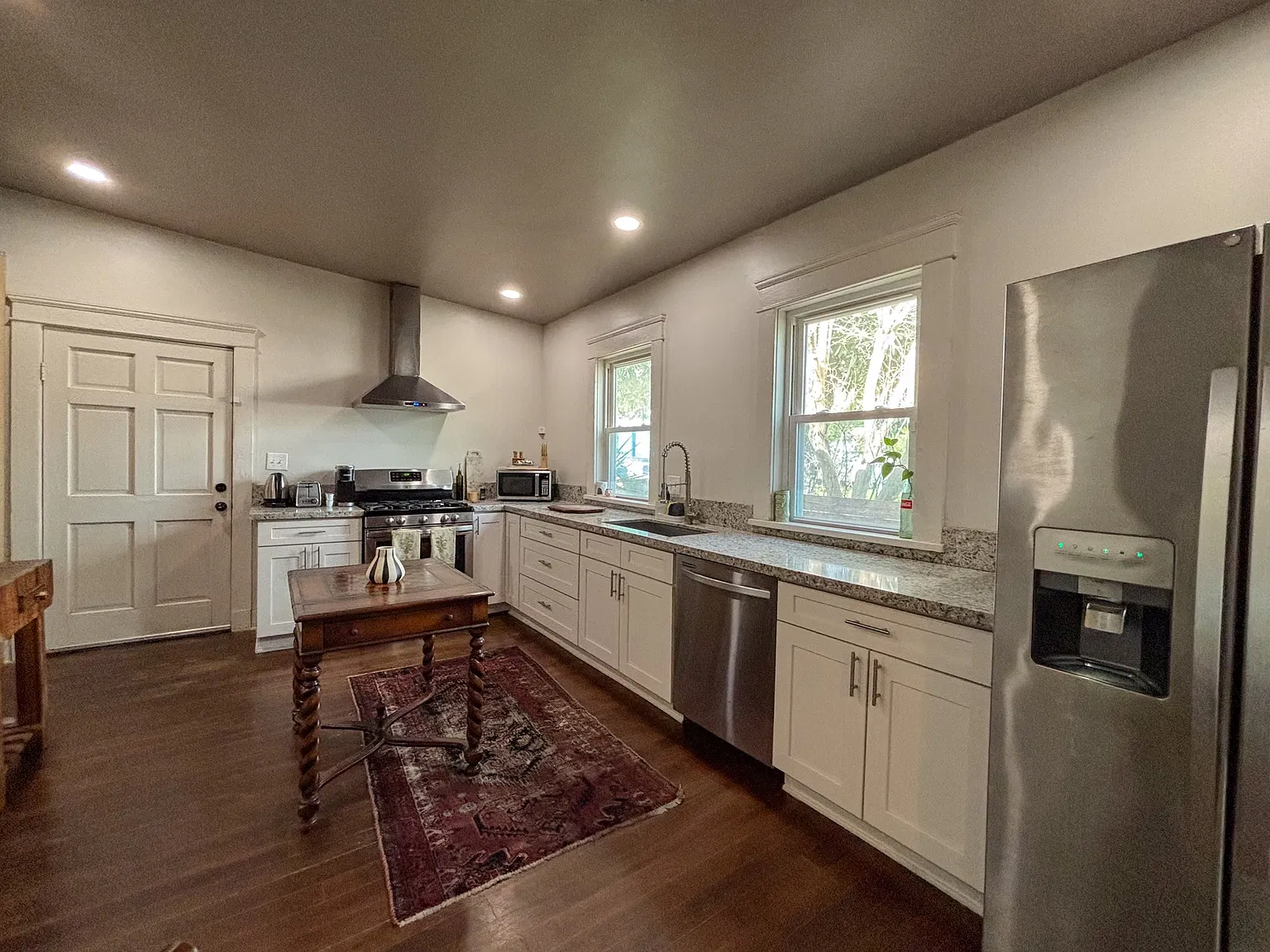 1 bed, 860 sqft, $2,000 — Photo 3