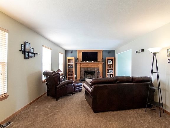 4th image of 1170 Hillview Way
