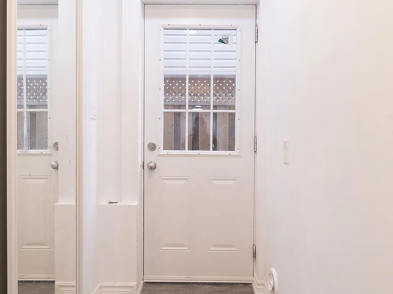 72 Sandford Cres #BASEMENT — Photo 18