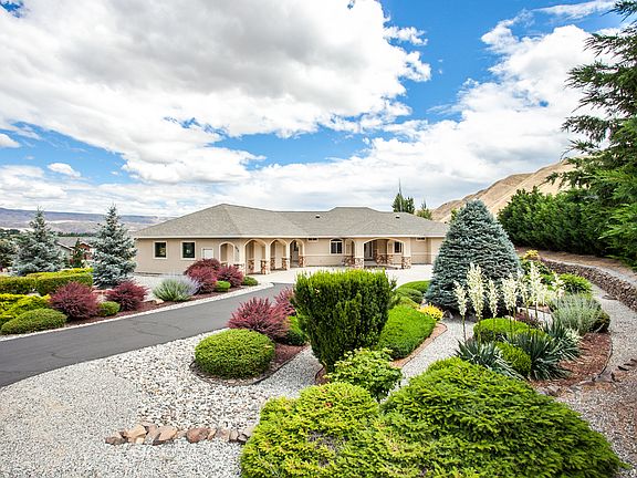 Lovely Rambler with a View