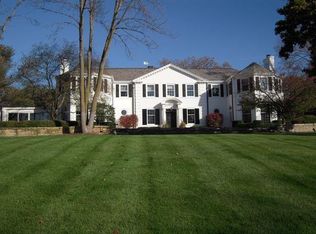 1900 W Dean Rd, River Hills, WI 53217