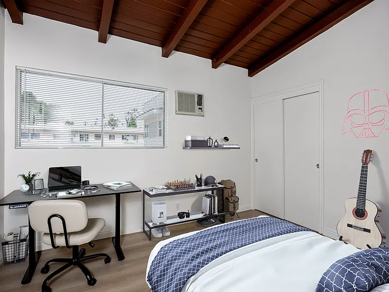 3620 S Budlong Ave #4 — Photo 4