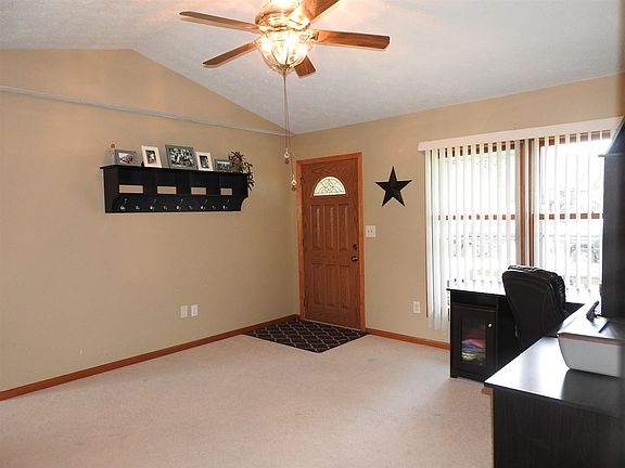 5th image of 304 N Maude Dr W