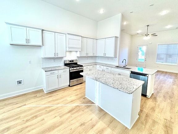 4th image of 5293 Douglas Dr