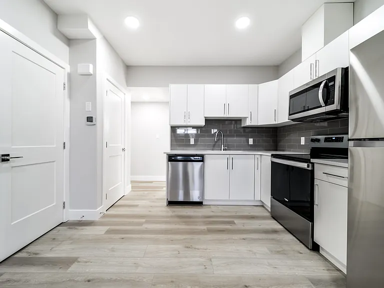 595 Black Stone Blvd #B — Photo 9
