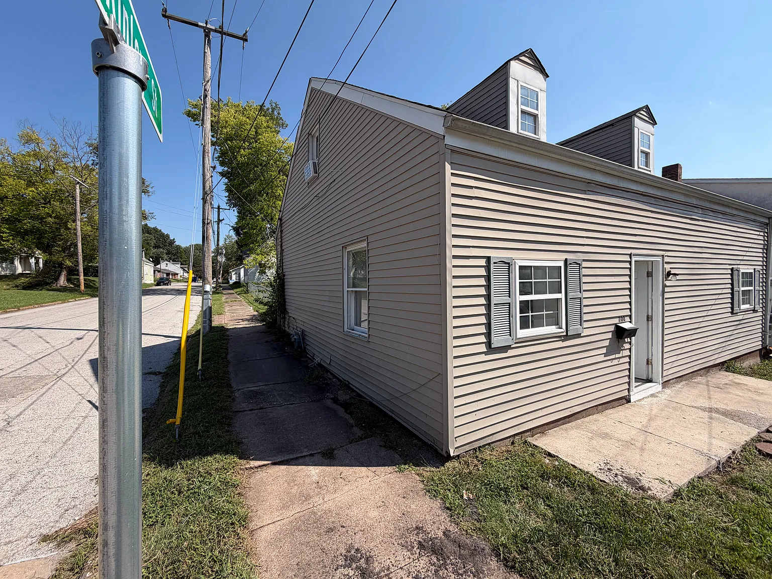 3 bed, 1300 sqft, $1,400 — Photo 2