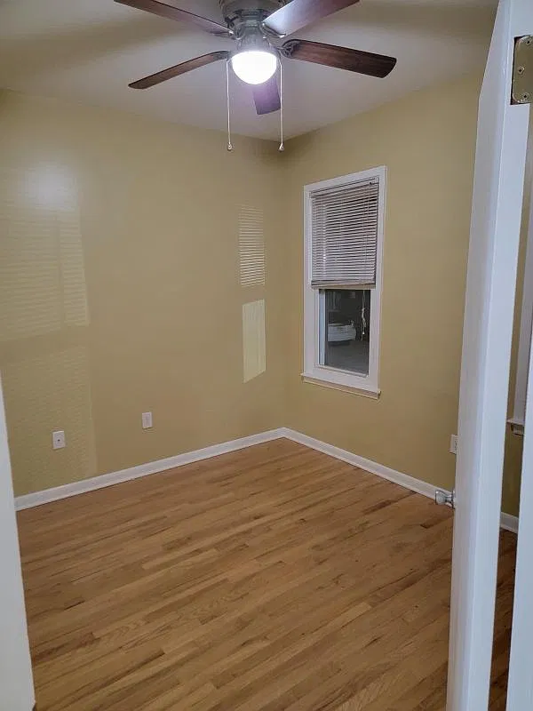 3 bed, 1.0 bath, 1300 sqft, $2,700 — Photo 3