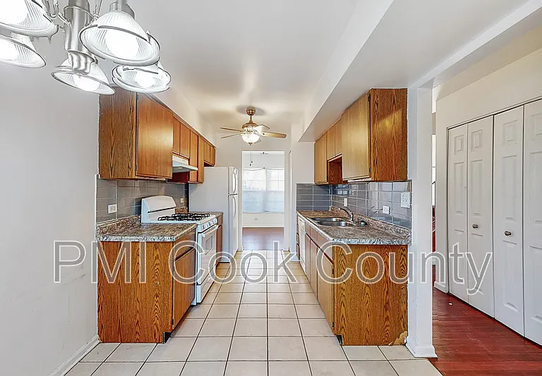 2605 E Martha Pl — Photo 5