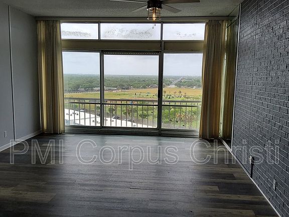 3rd image of 4600 Ocean Dr APT 903