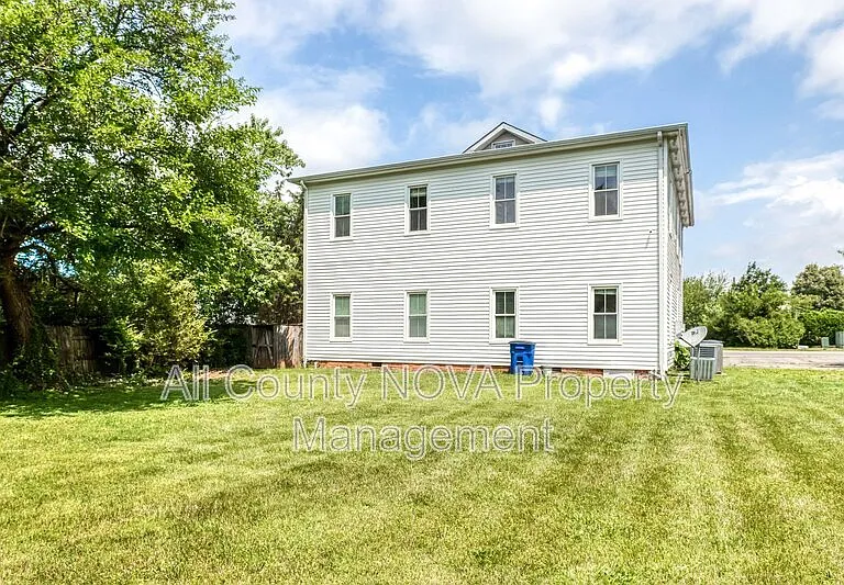 8753 Signal Hill Rd #3 — Photo 28
