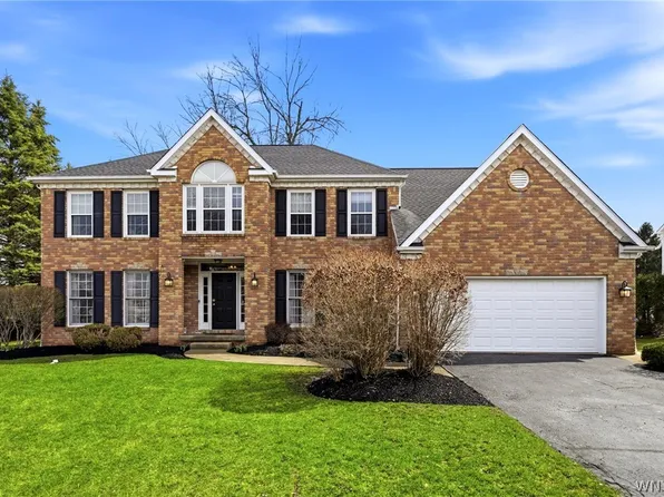 7 Pinelake Dr, Williamsville, NY 14221