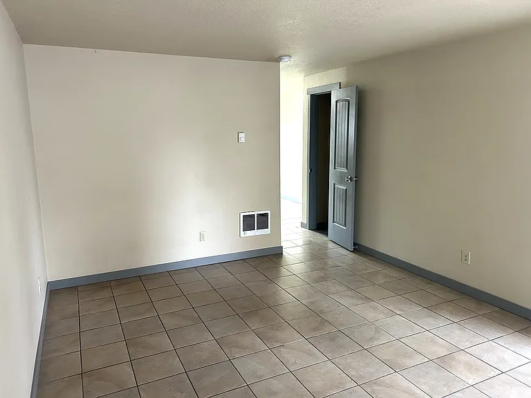 1765 Queen Ave SW — Photo 6