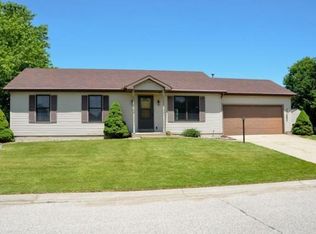 10433 Sunset Ln, Osceola, IN 46561