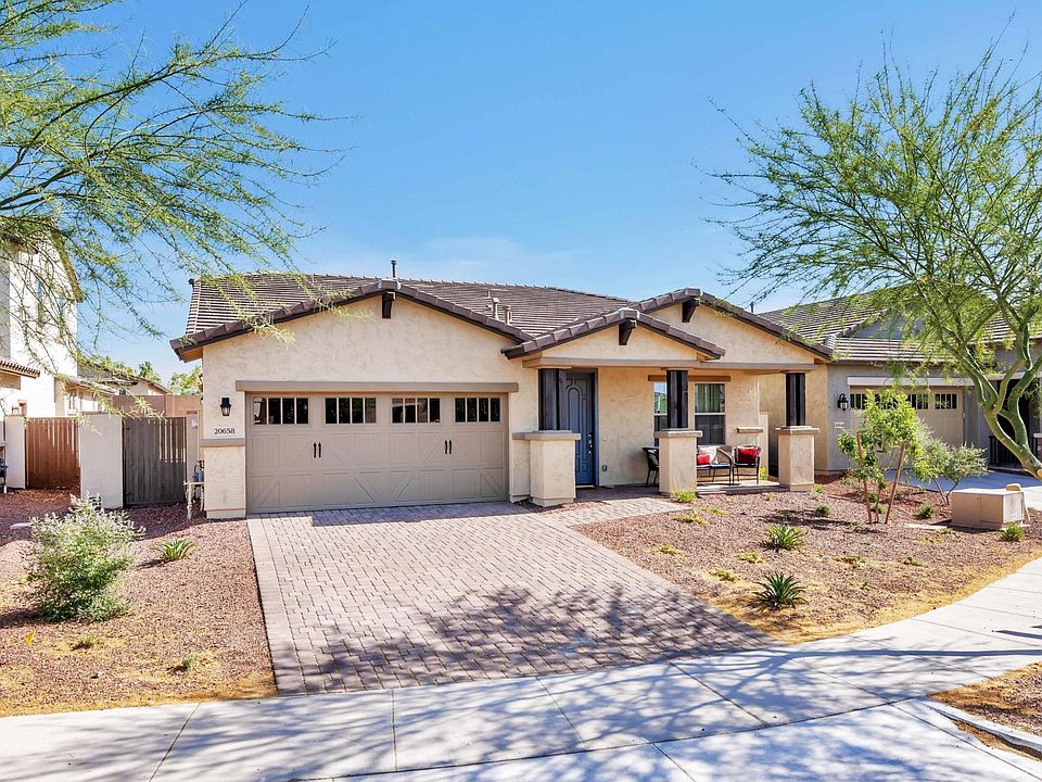Beautiful Park Meadows NEAR NEW!