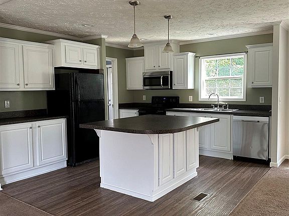 3rd image of 138 Forest Grove Dr #36