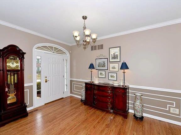 2nd image of 732 Lakeshore Manor Ct
